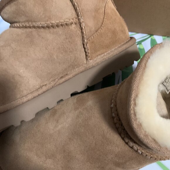 Brand New UGG Classic Ultra Mini Boot for Women🥰 - Picture 4 of 6